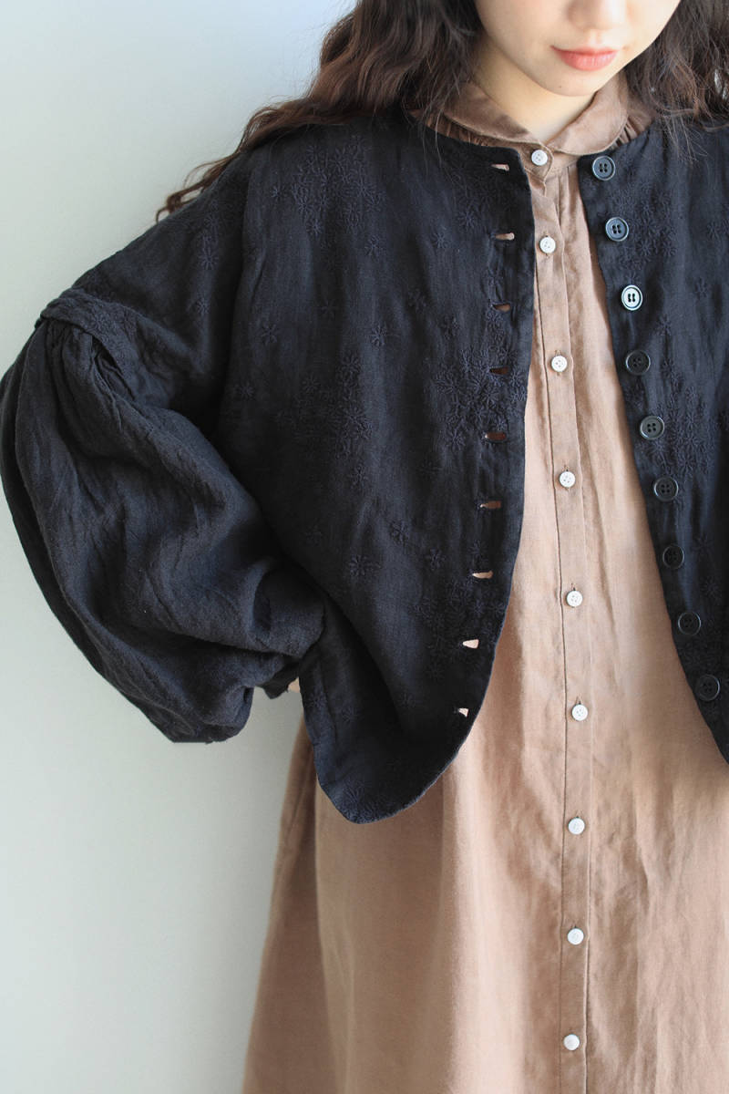 3色展開△ボタニック同色刺繍がエレガント▽リネンノーカラードロップショルダージャケット△裏地付き