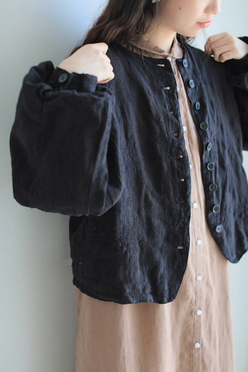 3色展開△ボタニック同色刺繍がエレガント▽リネンノーカラードロップショルダージャケット△裏地付き