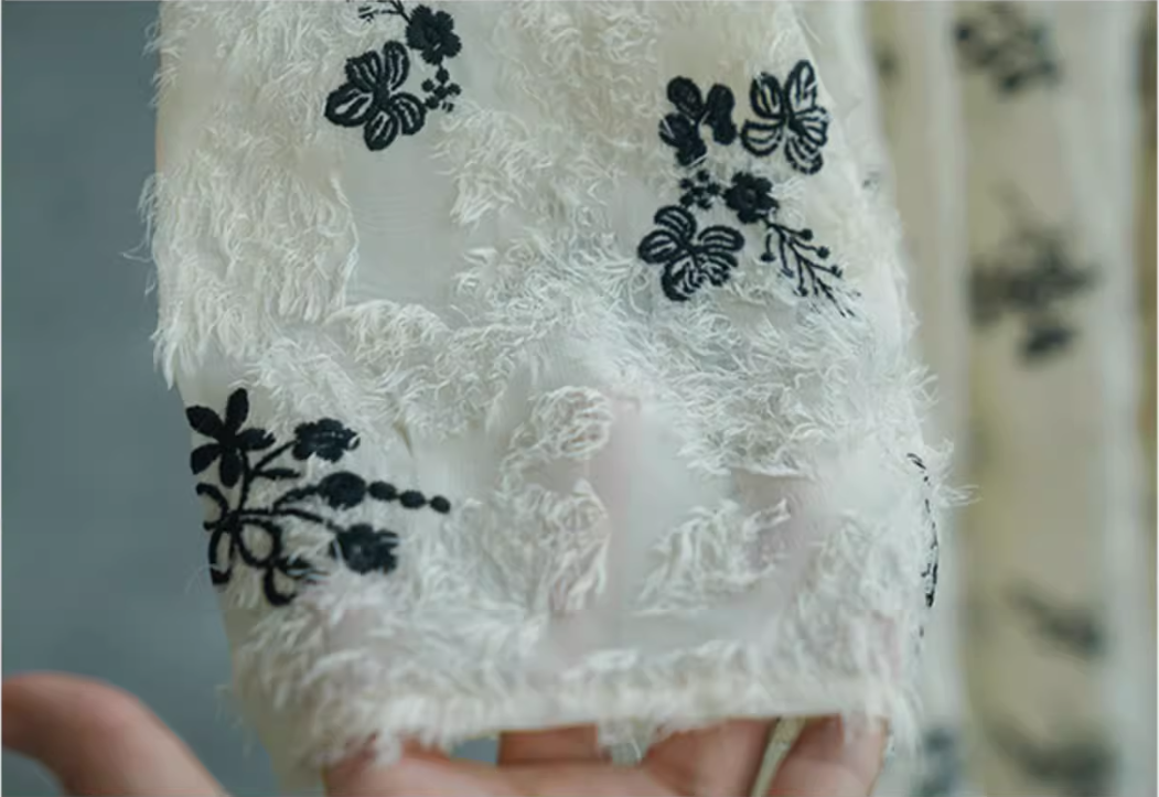 △デザインされた可愛い生地感&花柄刺繍 7部丈ワンピース△