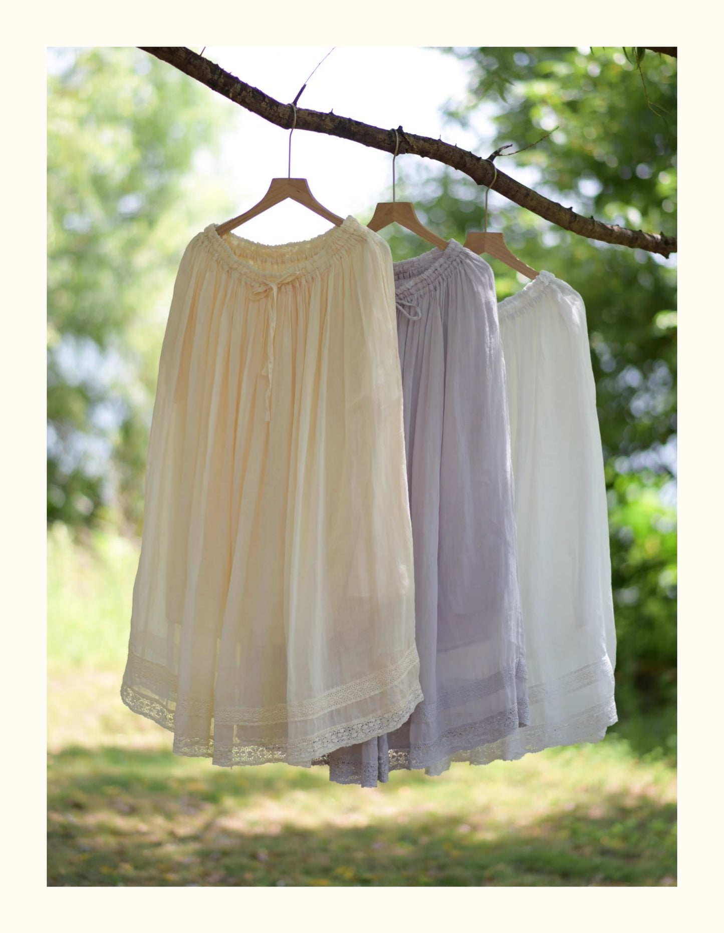 ◇ハイカウントラミーが軽やか◇たっぷりギャザー レース装飾イージースカート◇裏地付き