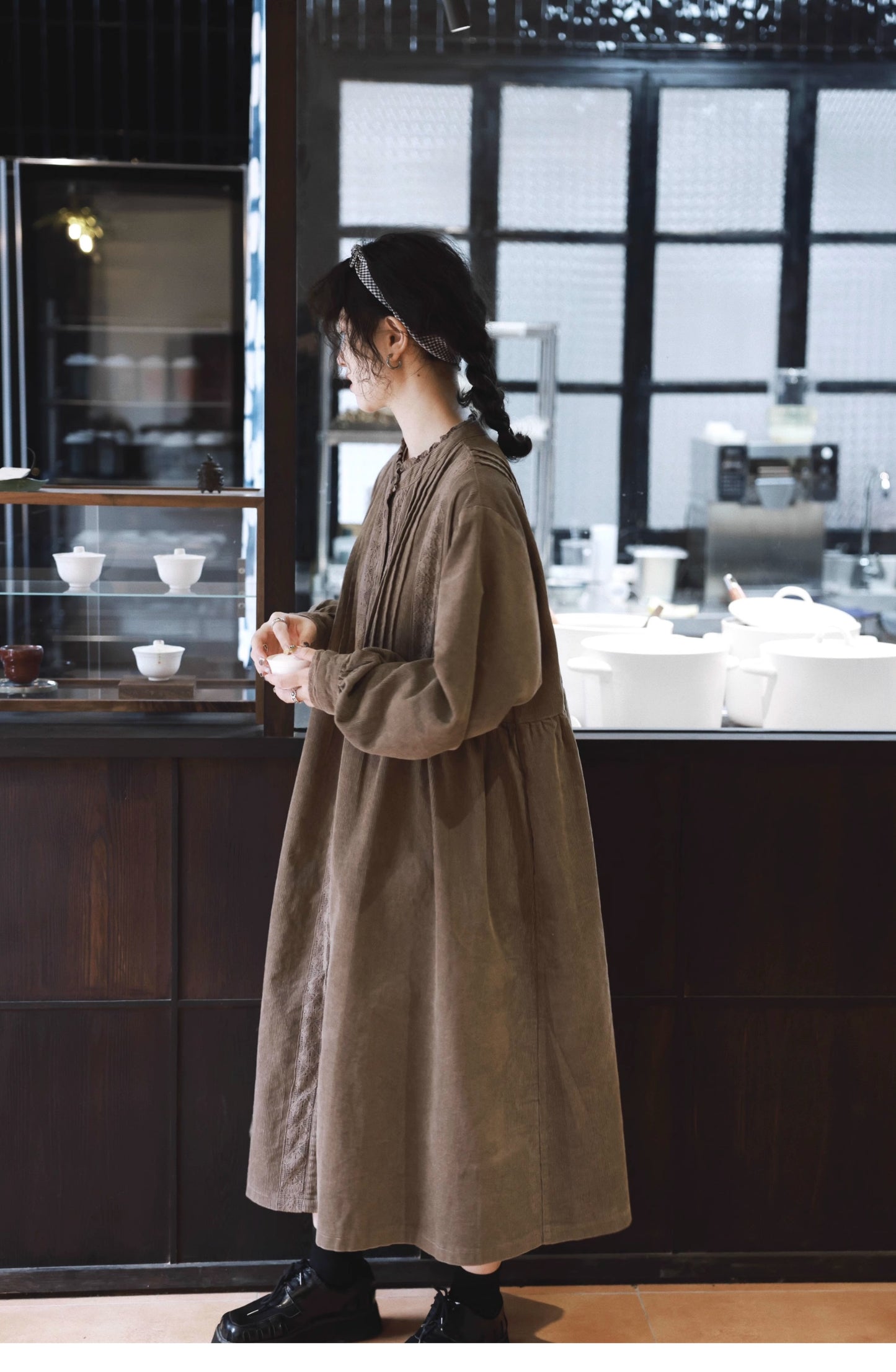 ピンタックとレースの切り替えが美しい△コーデュロイギャザー アンティークデザイン ロングワンピース△