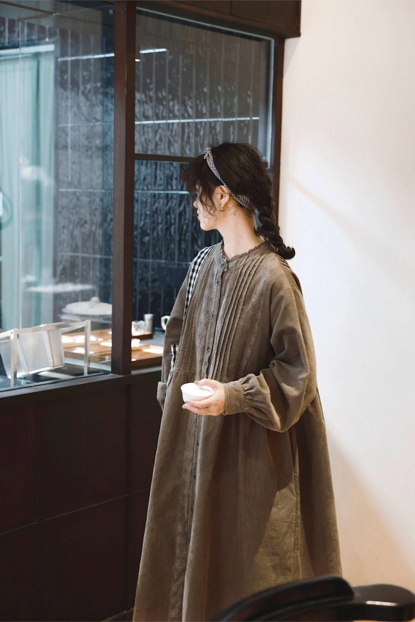 ピンタックとレースの切り替えが美しい△コーデュロイギャザー アンティークデザイン ロングワンピース△
