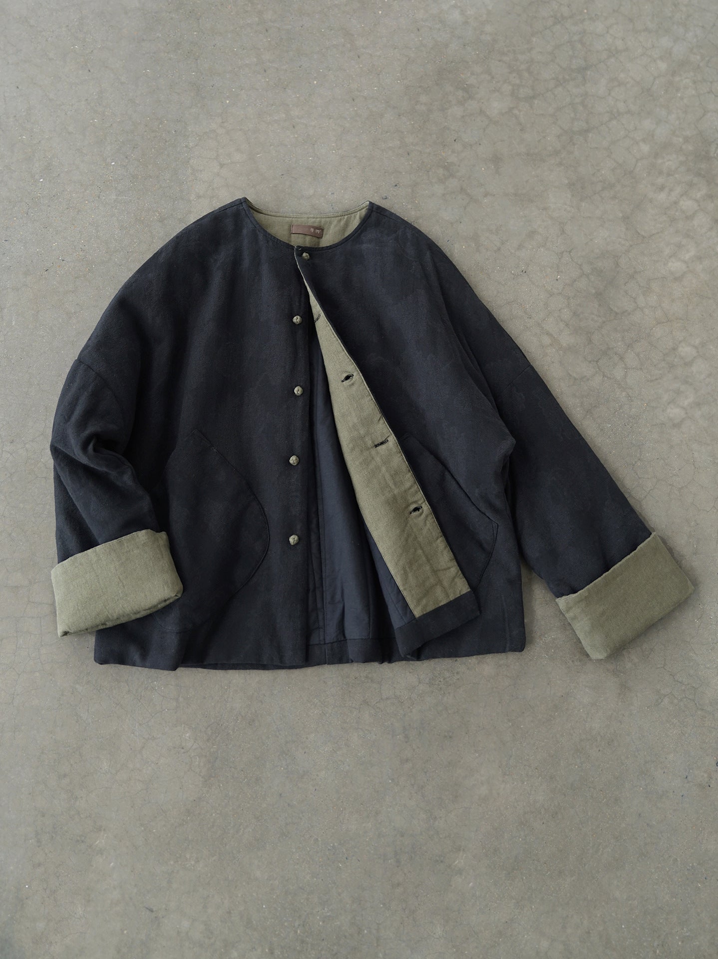 2色展開△オリエンタルデザイン 中綿 ノーカラージャケット◇