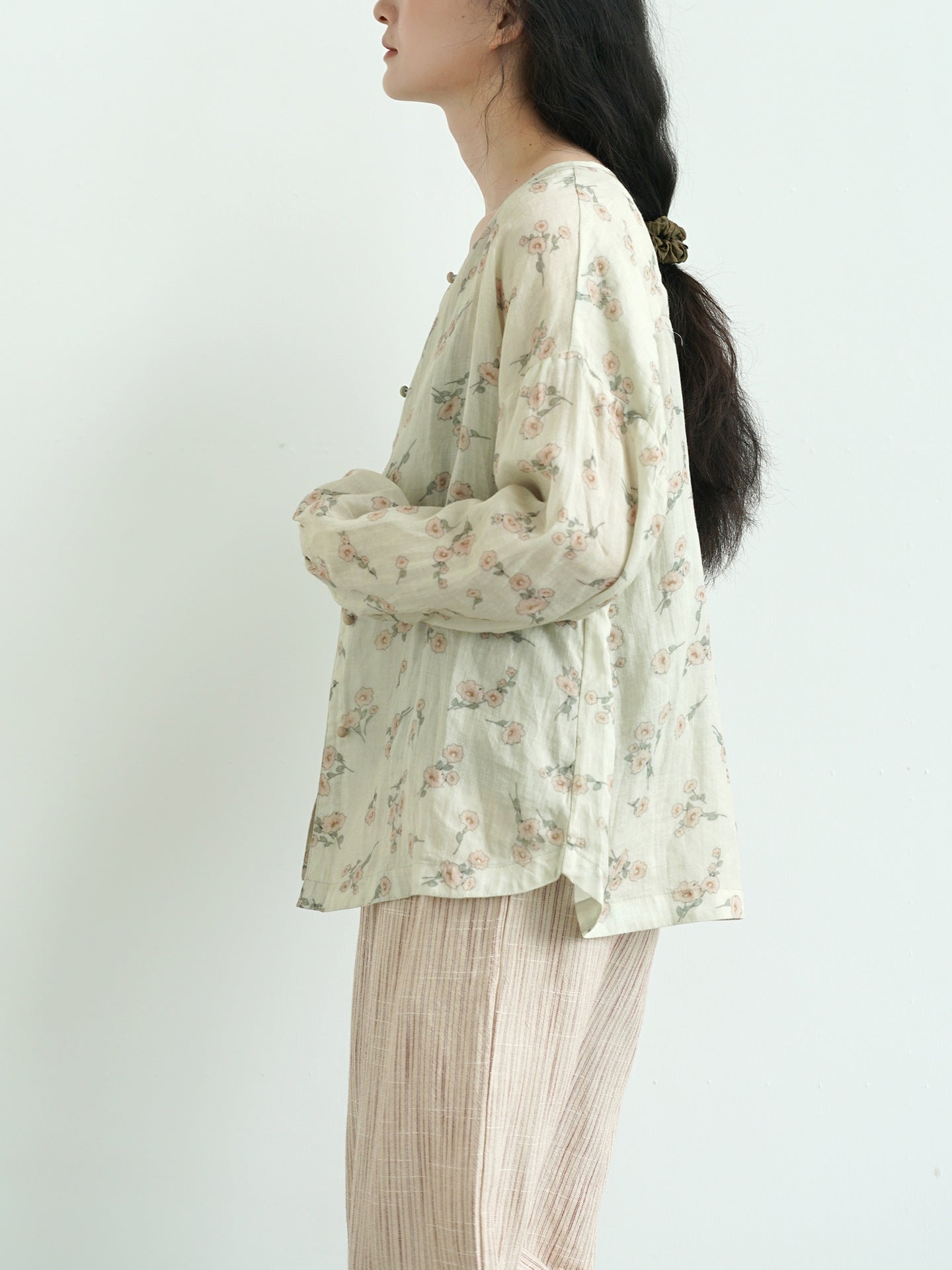 4色展開◇絶妙な色味のボタニックプリント◇ラミー ゆったりブラウス シャツ◇