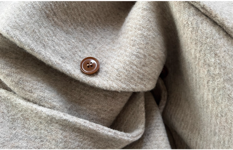 △ダブルフェイスメリノウールで暖か ドルマンスリーブゆったり  ノーカラーコート△マフラー付き