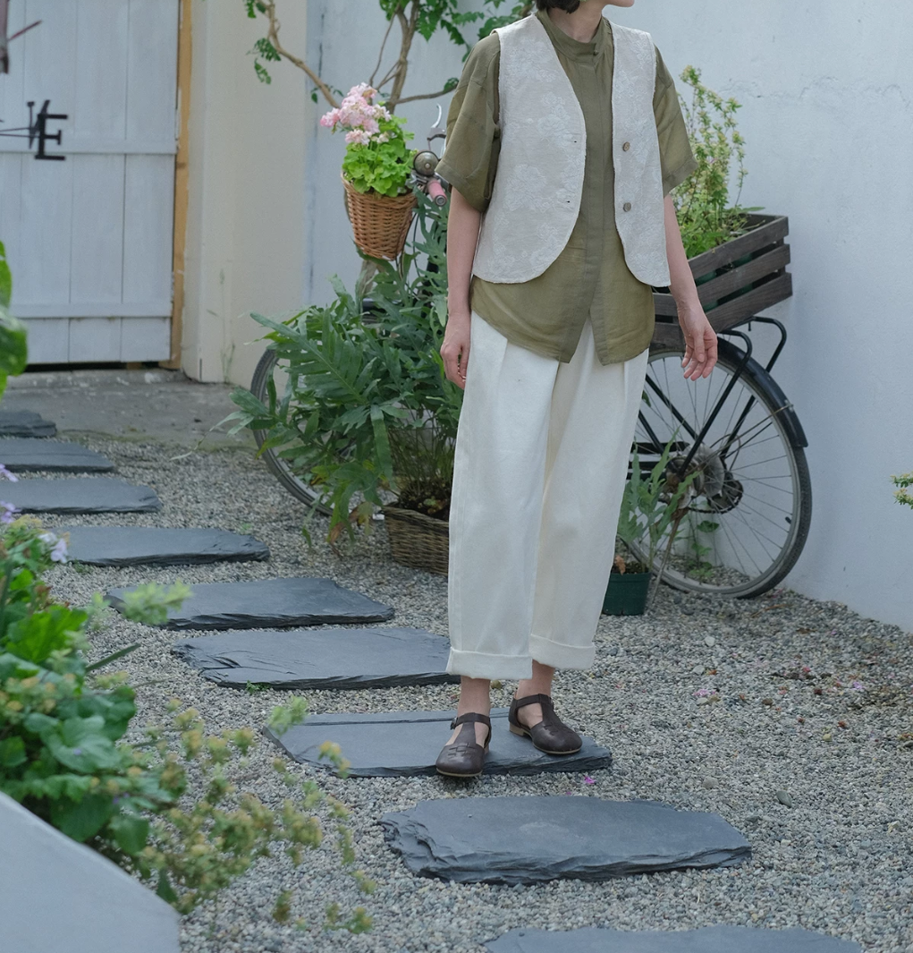 ☆花柄ジャガードが美しい☆2つボタンリネンコットンベスト☆S/M/L