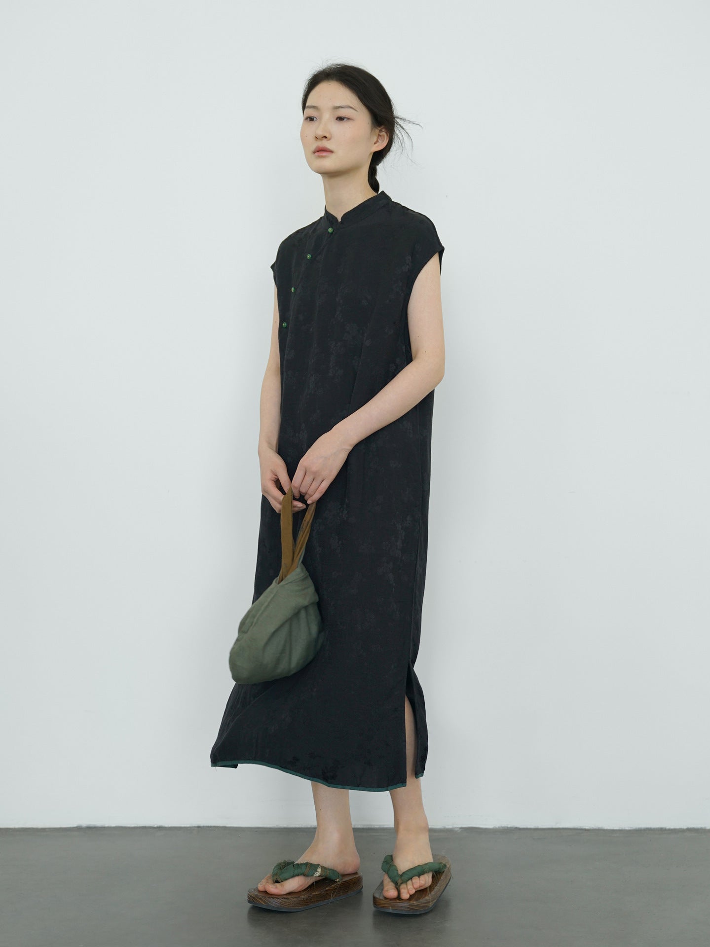 ◇オリエンタルなデザインに美しい花柄のジャガード織りが上品な印象◇レーヨンフレンチスリーブ ワンピース◇