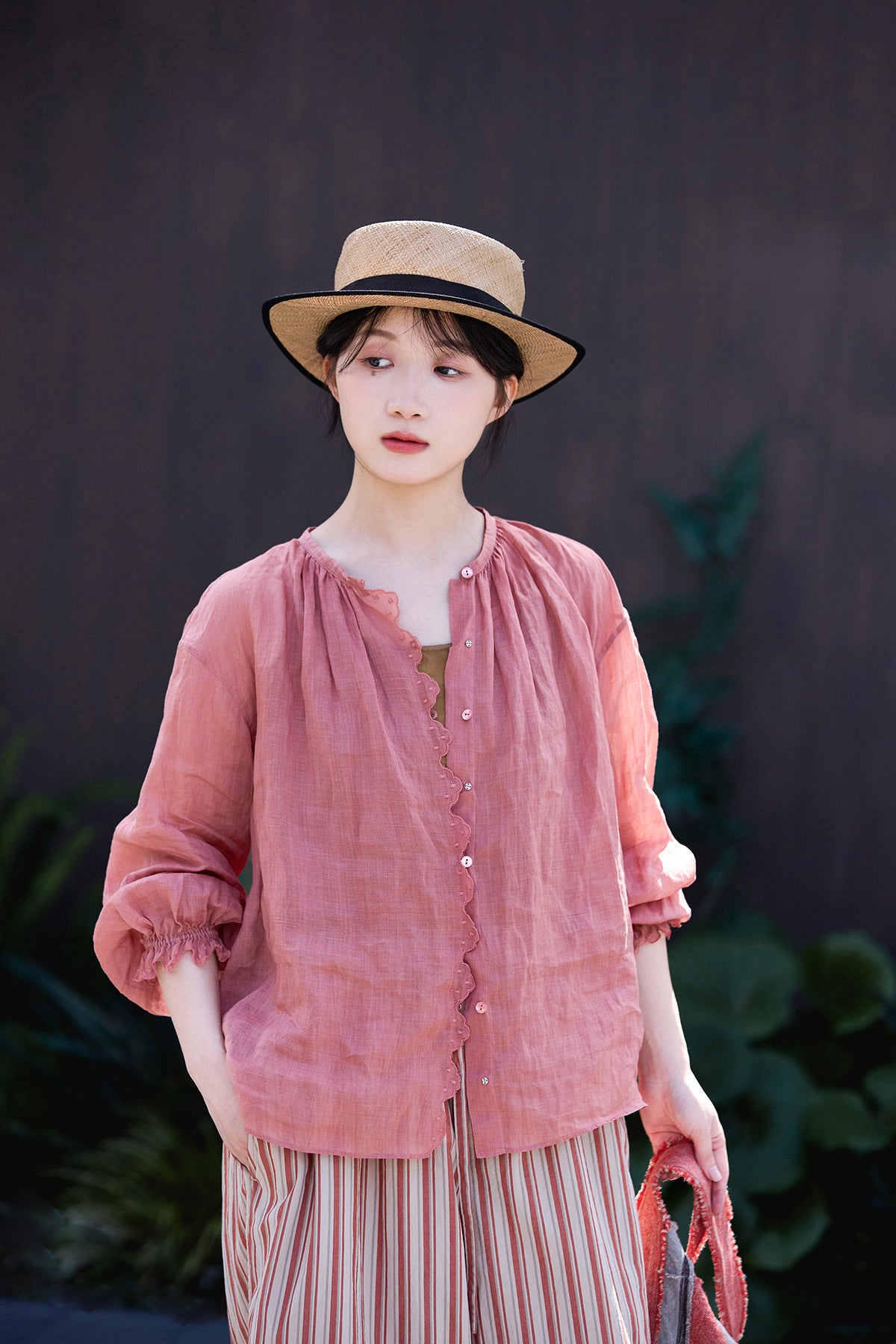 ✩ピンク掛かった赤の色味が美しい✩ラミー ギャザーフリル ドロップショルダー ブラウス✩ M/Lサイズ