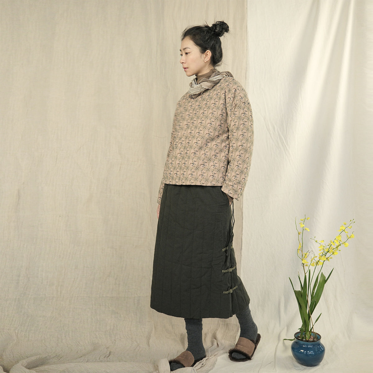 2色展開◇美しい小花柄プリント コットン中綿入りで保温性もある◇ドロップショルダーオリエンタル プルオーバー◇