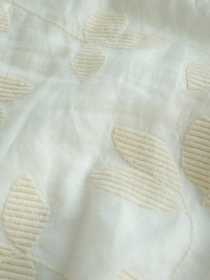 △全面にボタニック刺繍が施された オリエンタルスタイル ラミーシャツ△