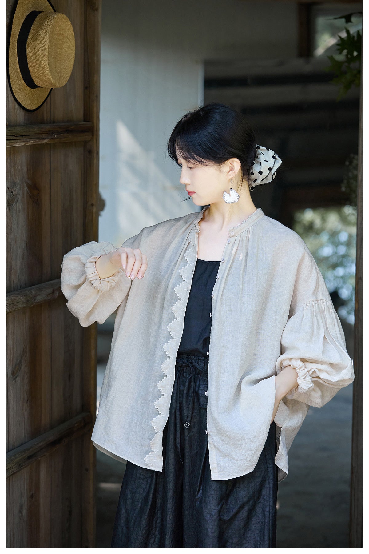 ✩品のある前立て＆ネックのフリル使い✩リネン ギャザー＆フリル ドロップショルダー ブラウス✩ M/Lサイズ