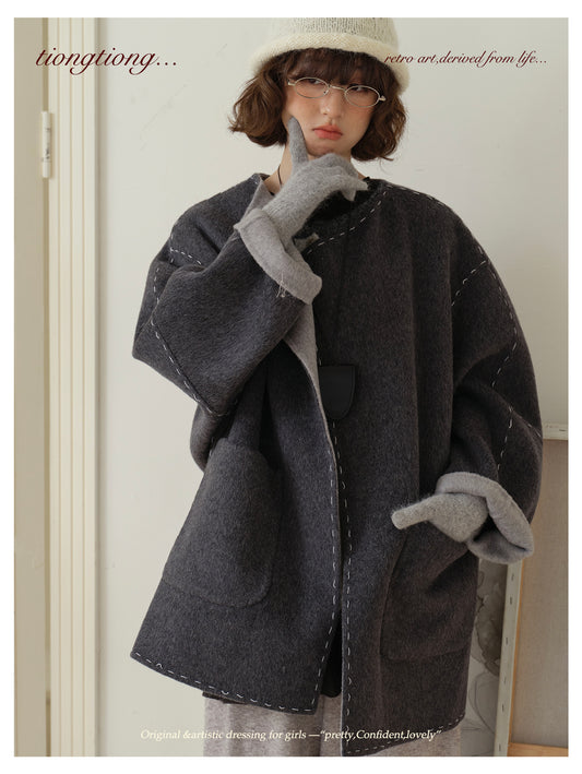 △ダブルフェイスウールで暖か ハンドステッチがポイントに。ドロップショルダーゆったり  ノーカラーコート△