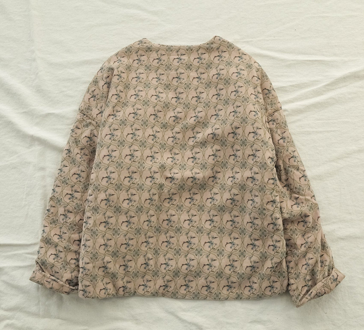 2色展開◇美しい小花柄プリント コットン中綿入りで保温性もある◇ドロップショルダーオリエンタル プルオーバー◇