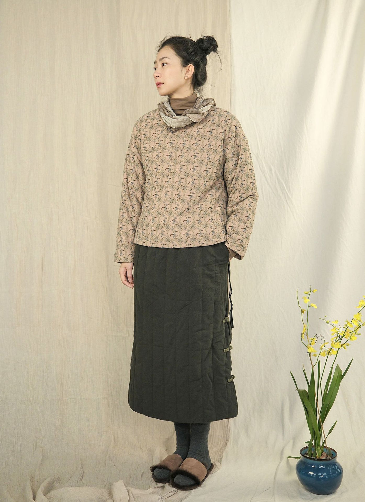 2色展開◇美しい小花柄プリント コットン中綿入りで保温性もある◇ドロップショルダーオリエンタル プルオーバー◇
