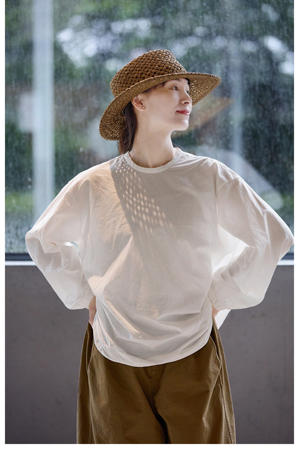 Tシャツ感覚で着れるカジュアル感✩薄手高密度コットン バックボタン ドロップショルダー プルオーバーシャツ✩M/Lサイズ