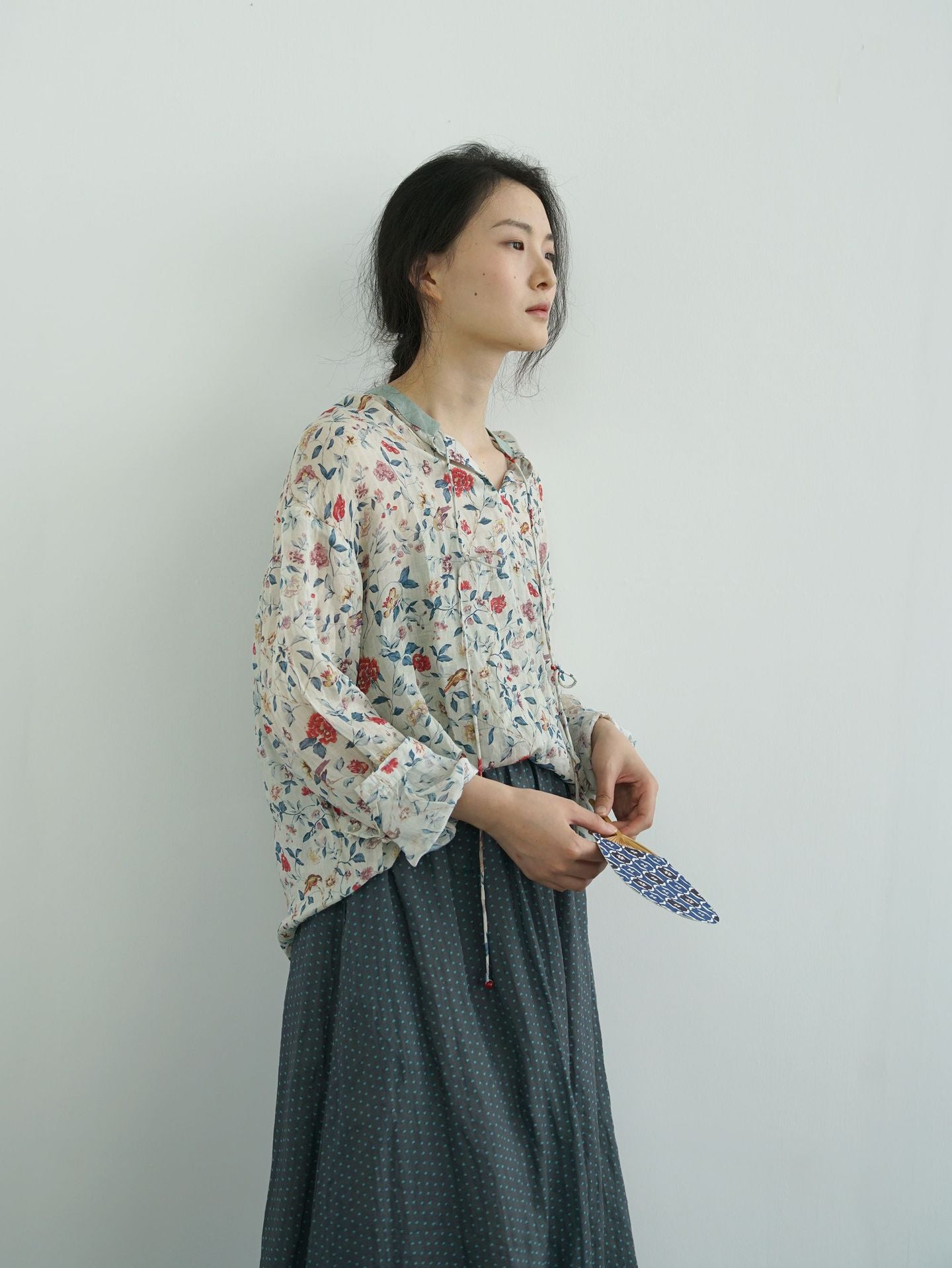 首元のリボン使いがポイントに◇フラワー＆バード プリントが美しい ラミー ブラウス シャツ◇