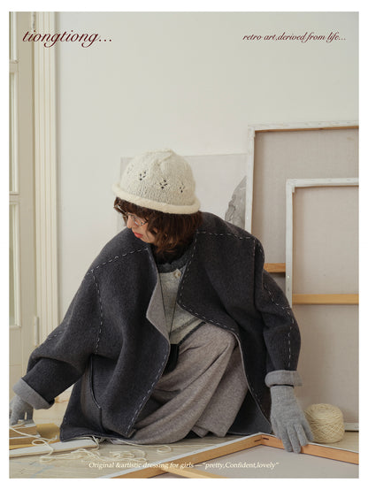 △ダブルフェイスウールで暖か ハンドステッチがポイントに。ドロップショルダーゆったり  ノーカラーコート△