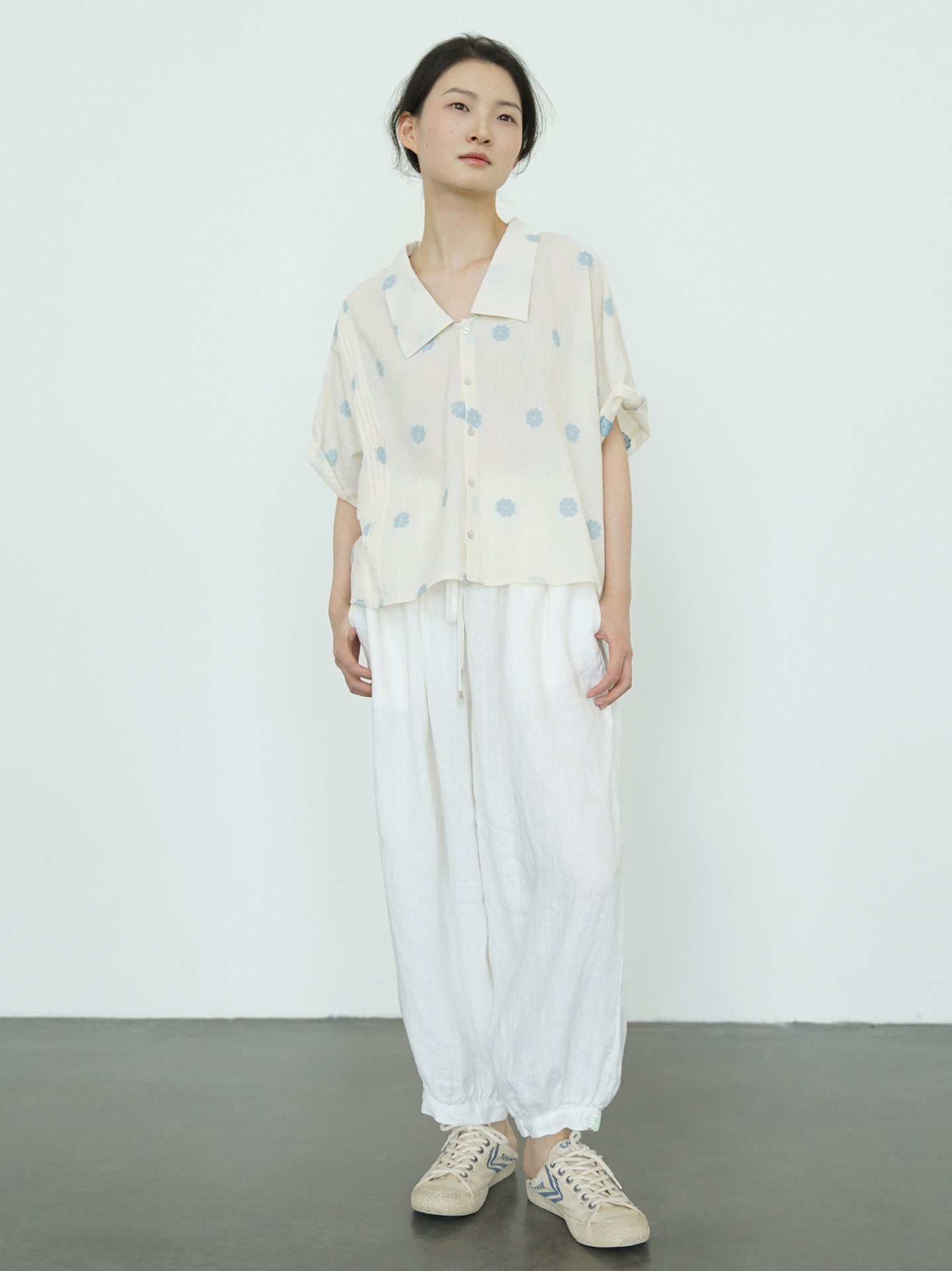 ◇織り柄によるフラワー柄可愛い◇コットン ドロップショルダー半袖ブラウス◇