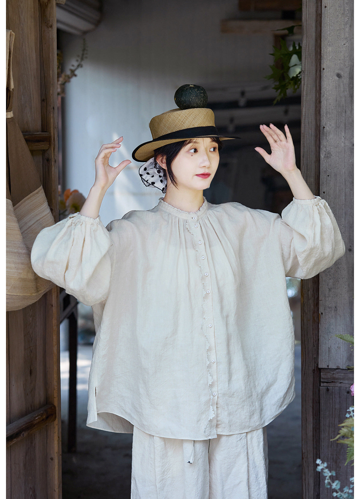 ✩品のある前立て＆ネックのフリル使い✩リネン ギャザー＆フリル ドロップショルダー ブラウス✩ M/Lサイズ