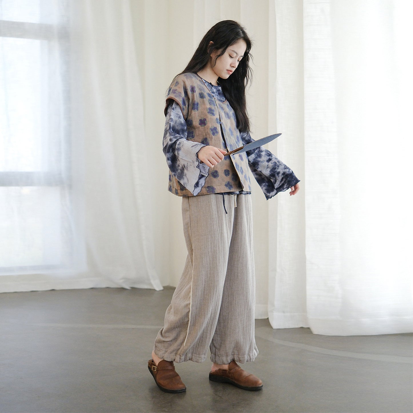 絶妙な色味のボタニックプリント☆ラミー100％で風通し良く夏にピッタリ フレンチスリーブ シャツ☆