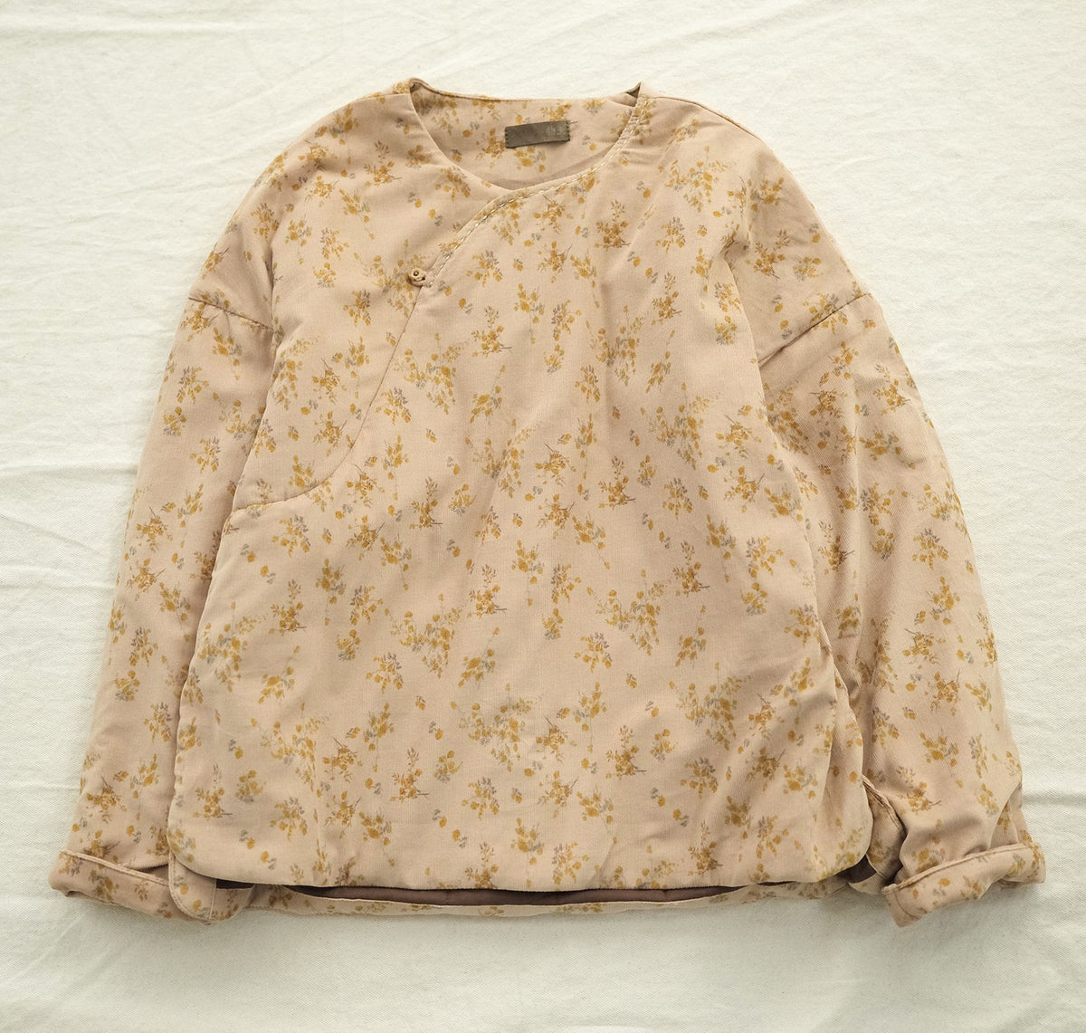 2色展開◇美しい小花柄プリント コットン中綿入りで保温性もある◇ドロップショルダーオリエンタル プルオーバー◇