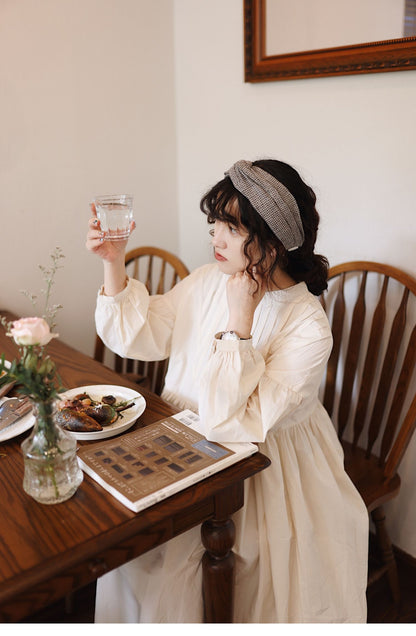 ピンタックとギャザー装飾が美しい△タイプライターコットン  ロングワンピース△