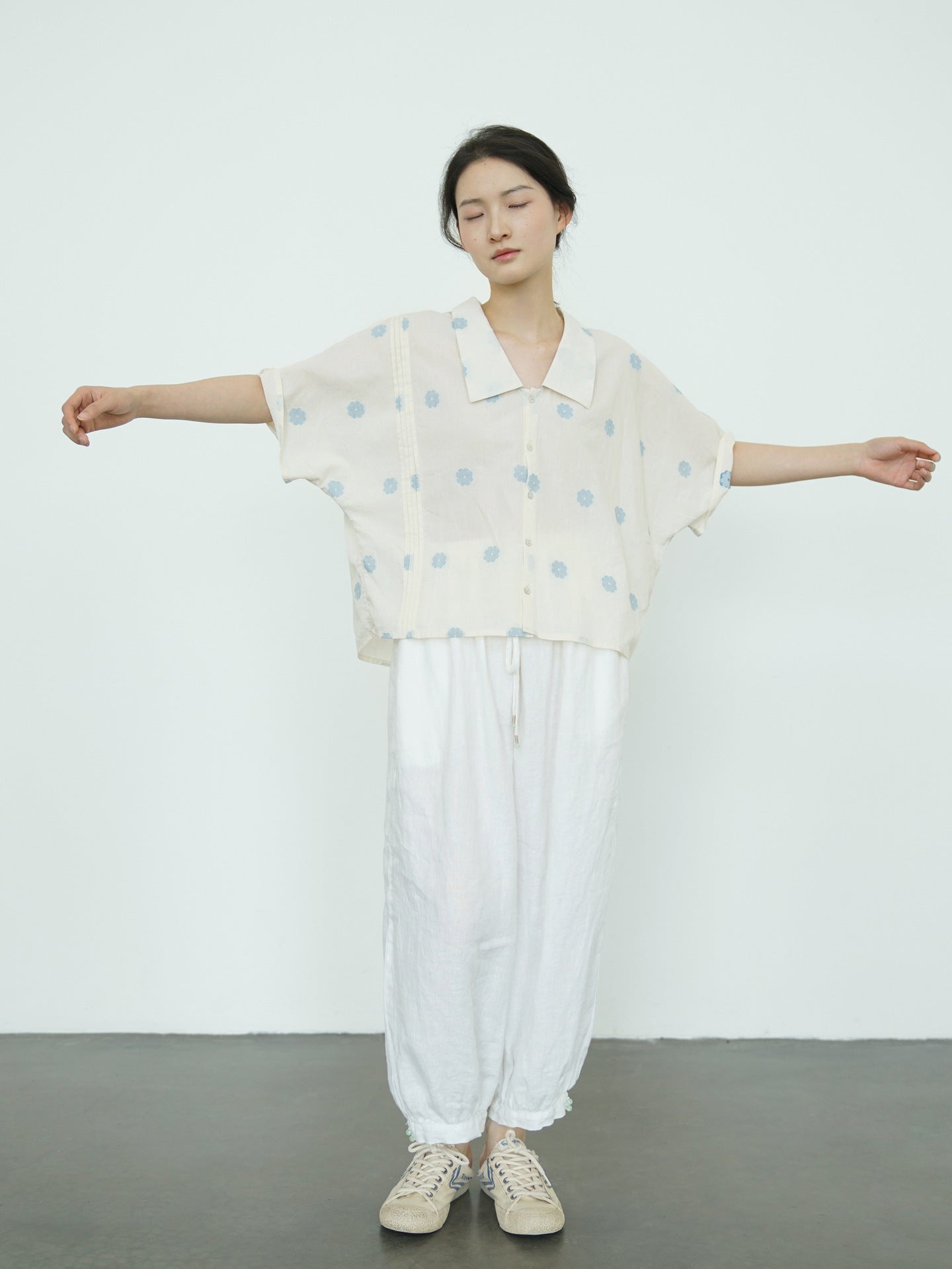 ◇織り柄によるフラワー柄可愛い◇コットン ドロップショルダー半袖ブラウス◇