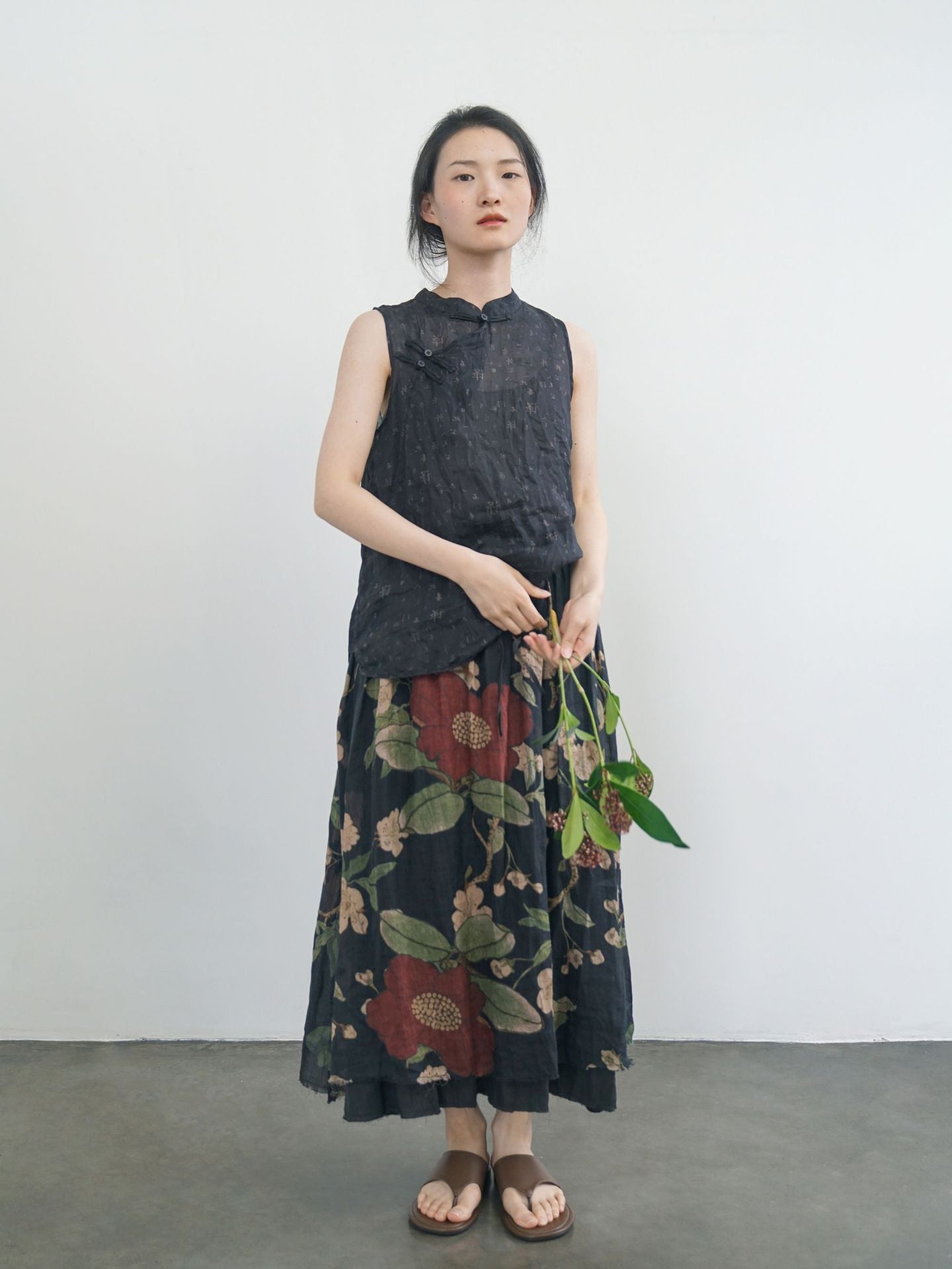 ◇鮮やかなフラワープリントが美しい◇風通し良く夏にピッタリ◇リネン Aラインスカート◇