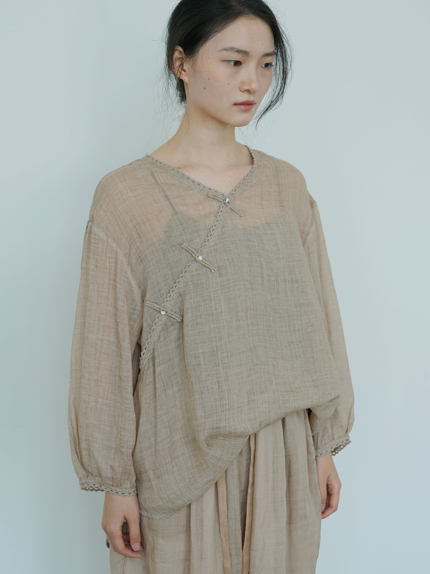 3色展開◇レースパイピングが良いアクセントに◇ラミープオリエンタルシャツ◇