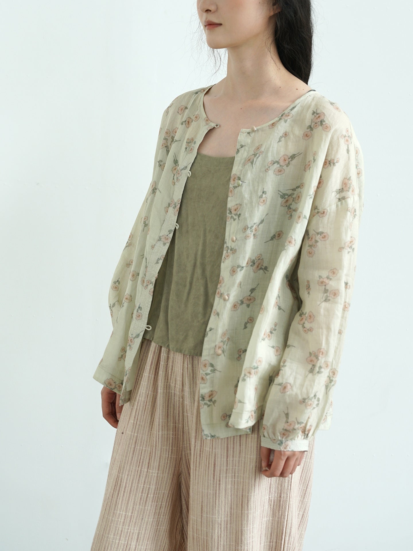 4色展開◇絶妙な色味のボタニックプリント◇ラミー ゆったりブラウス シャツ◇